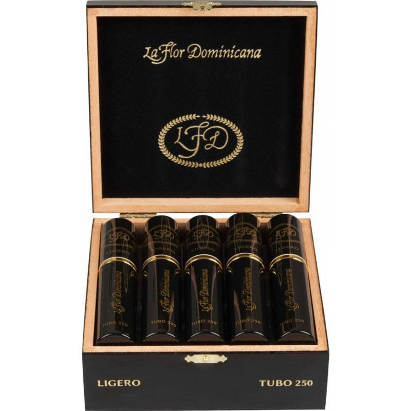 La Flor Dominicana Ligero